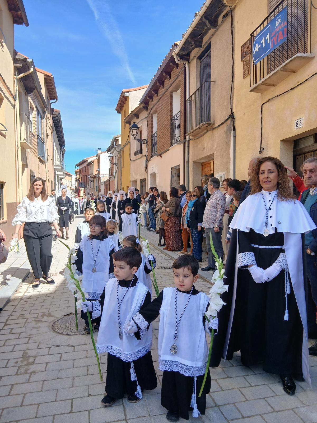 La procesión camino a la Plaza del Coso.