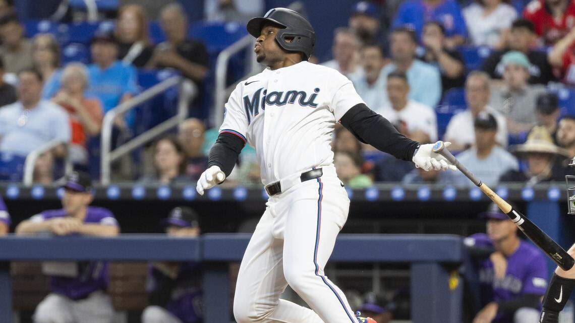 Xavier Edwards batea para .348 gracias a 31 imparables en 89 turnos oficiales, números que no solo lo mantienen entre los líderes en average (tercero), sino también empatado en el primer puesto en hits y bien posicionado en porcentaje de embasado.