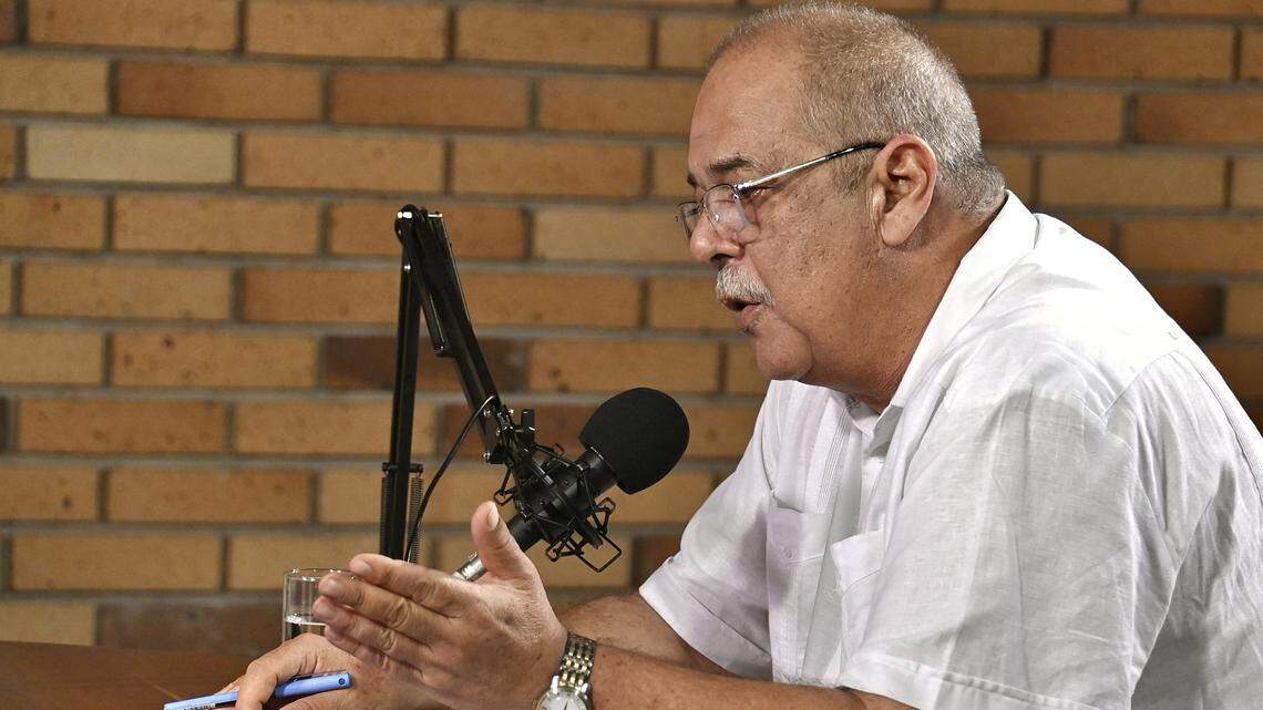 Foto de archivo del ministro de energía y minas, Vicente de la O Levy, durante un podcast para el sitio de la presidencia de Cuba.