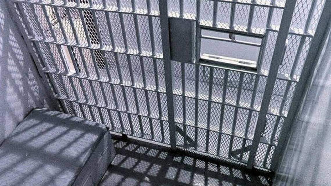 Miami-Dade County’s jail system signed an updated agreement with Immigration and Customs Enforcement that allows for some county staff to transport inmates to federal detention facilities.