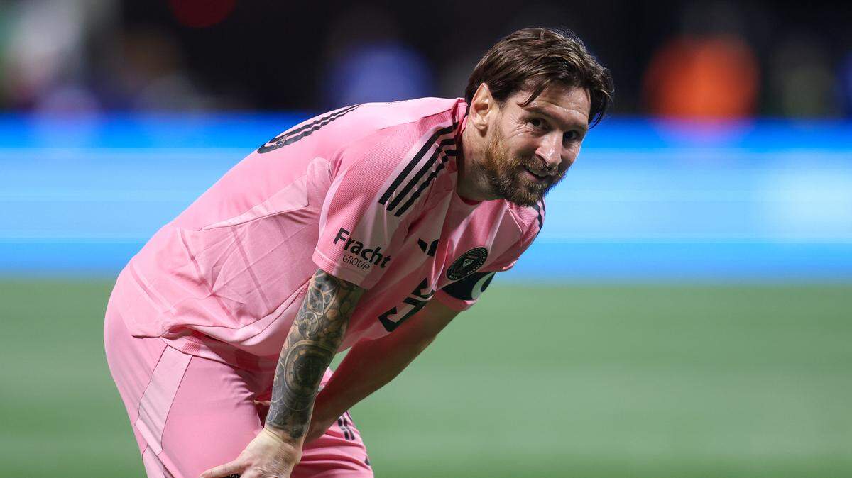 El delantero del Inter Miami Lionel Messi será baja por lesión para los próximos partidos que la selección de Argentina disputará contra Uruguay y Brasil, correspondientes a las eliminatorias sudamericanas del Mundial 2026.