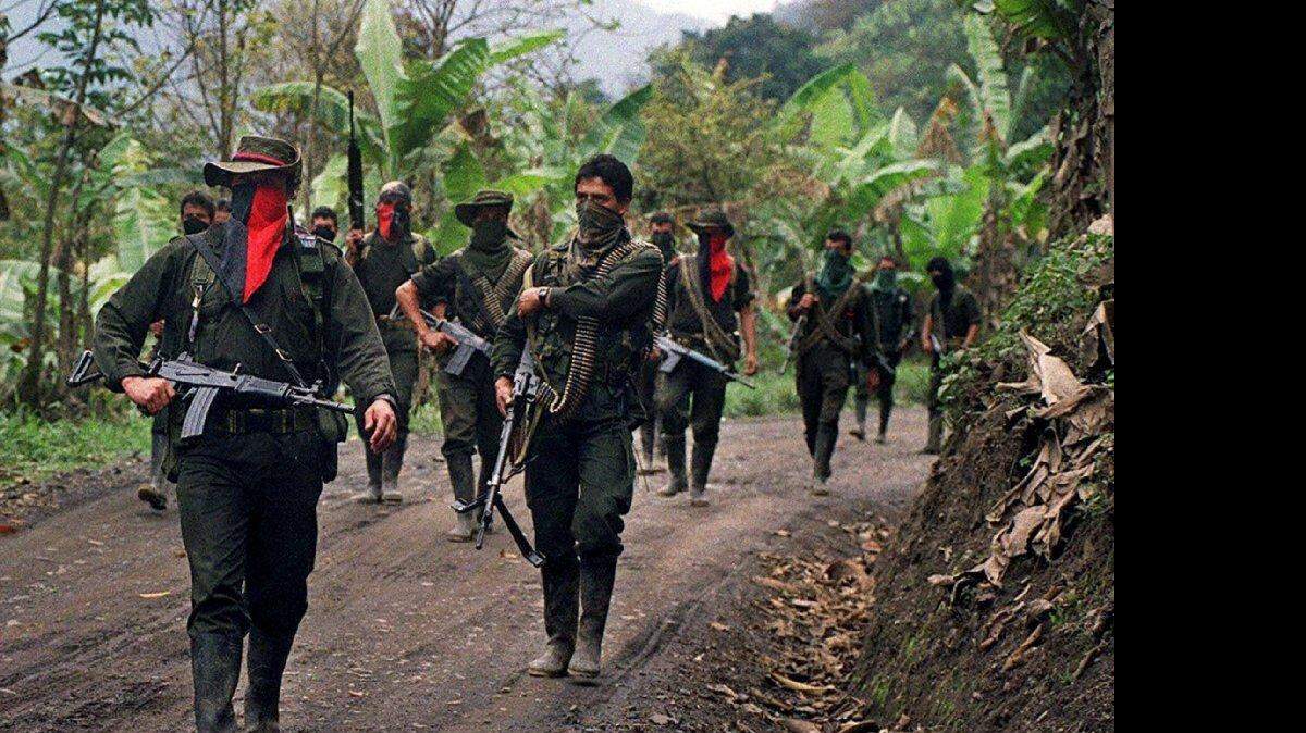 Foto del 2007 muestra miembros del Ejército de Liberación Nacional (ELN) en Colombia.