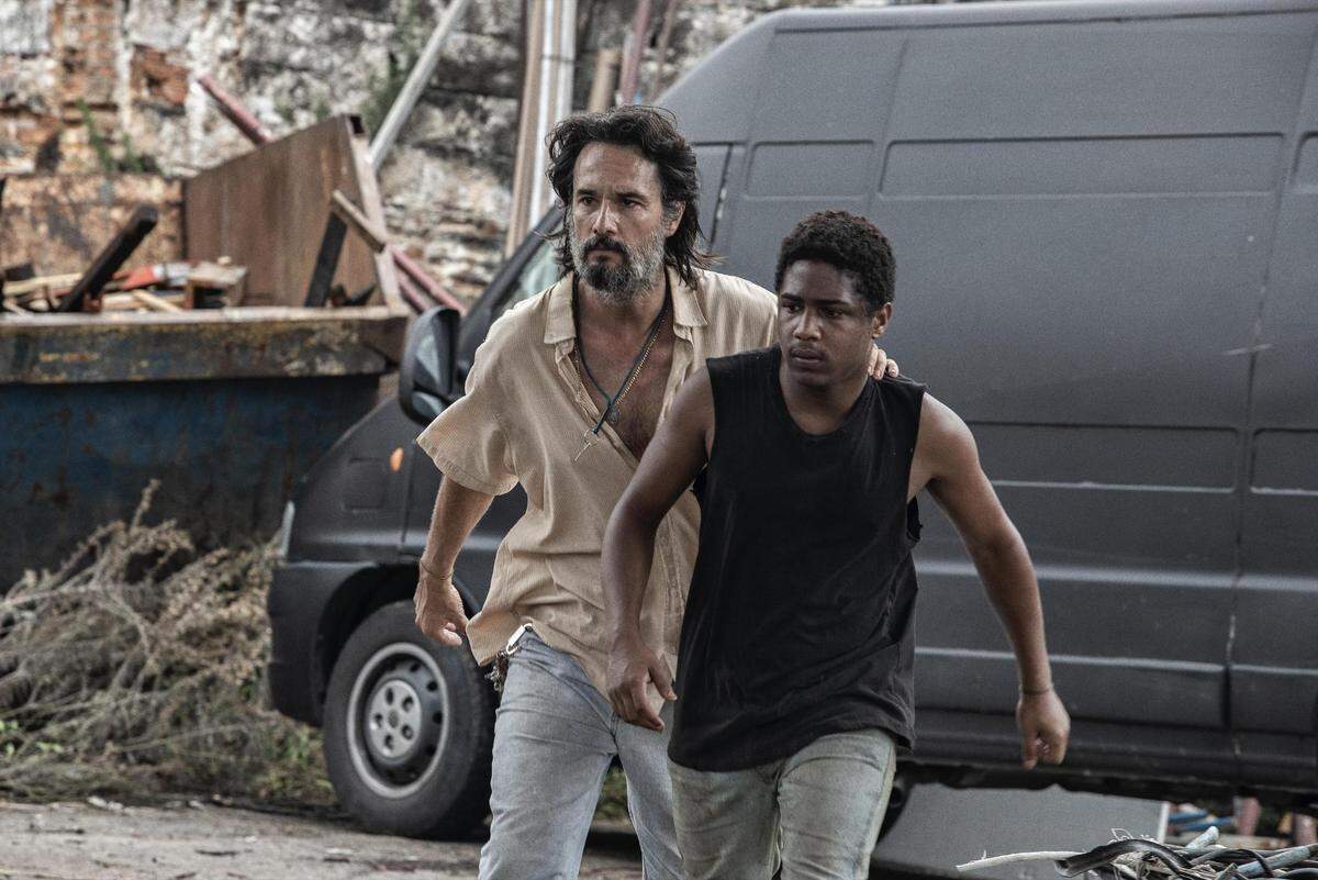 En Netflix ’7 Prisioneiros’ (2021), en inglés ’7 Prisoners’, película dramática brasileña.