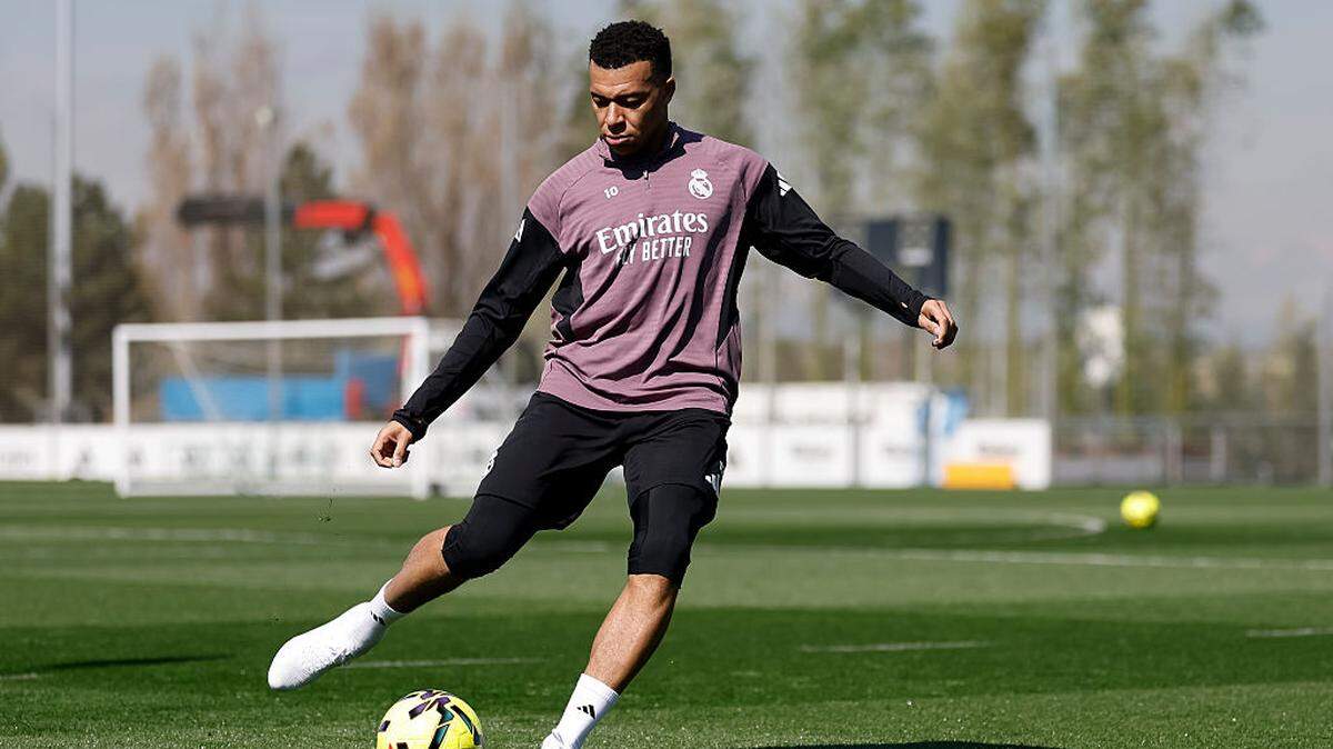 Recuperado de su esguince de rodilla,  Kylian Mbappé entró en la convocatoria del Real Madrid para el partido de vuelta de octavos de final de la Liga de Campeones ante el Manchester City.
