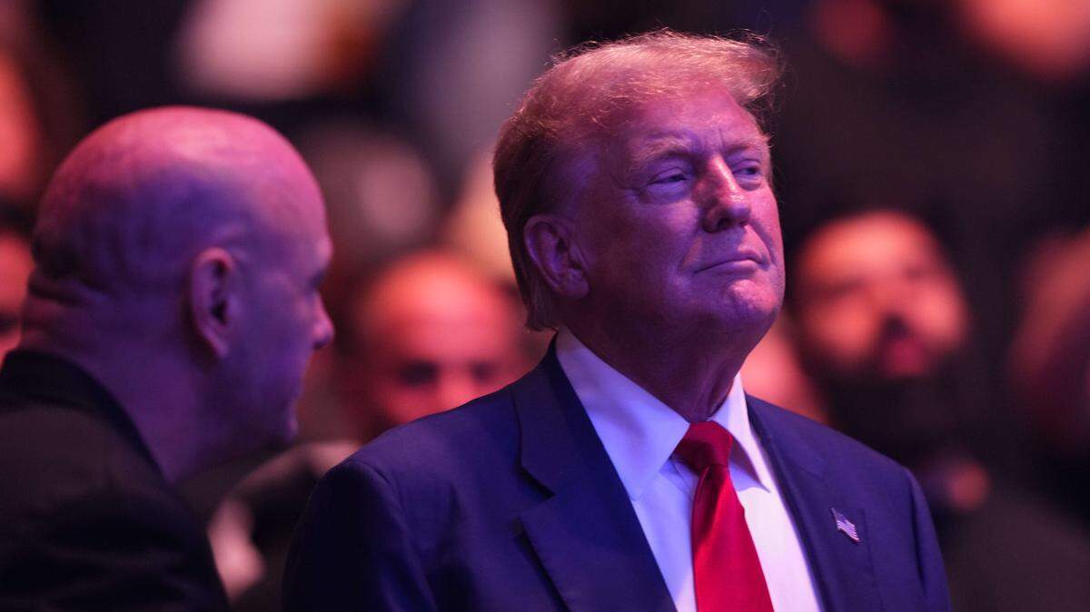 El expresidente de Estados Unidos Donald Trump asistió a la cartelera de artes marciales mixtas que se celebró el sábado 1ro de junio de 2024 en Newark, Nueva Jersey. A su lado el director ejecutivo de la UFC, Dana White.