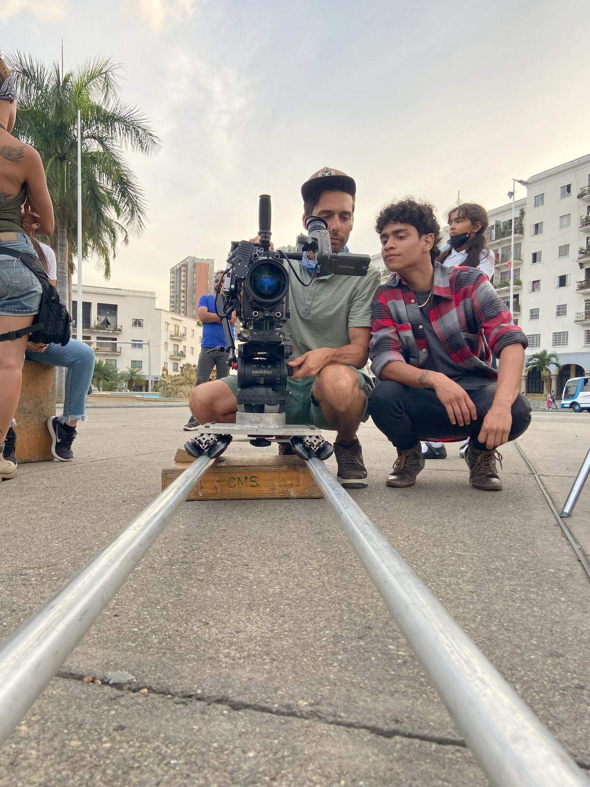 Miguel Ángel Ferrer y Anyelo López durante el rodaje del largometraje “La Sombra del Sol” en Venezuela. 