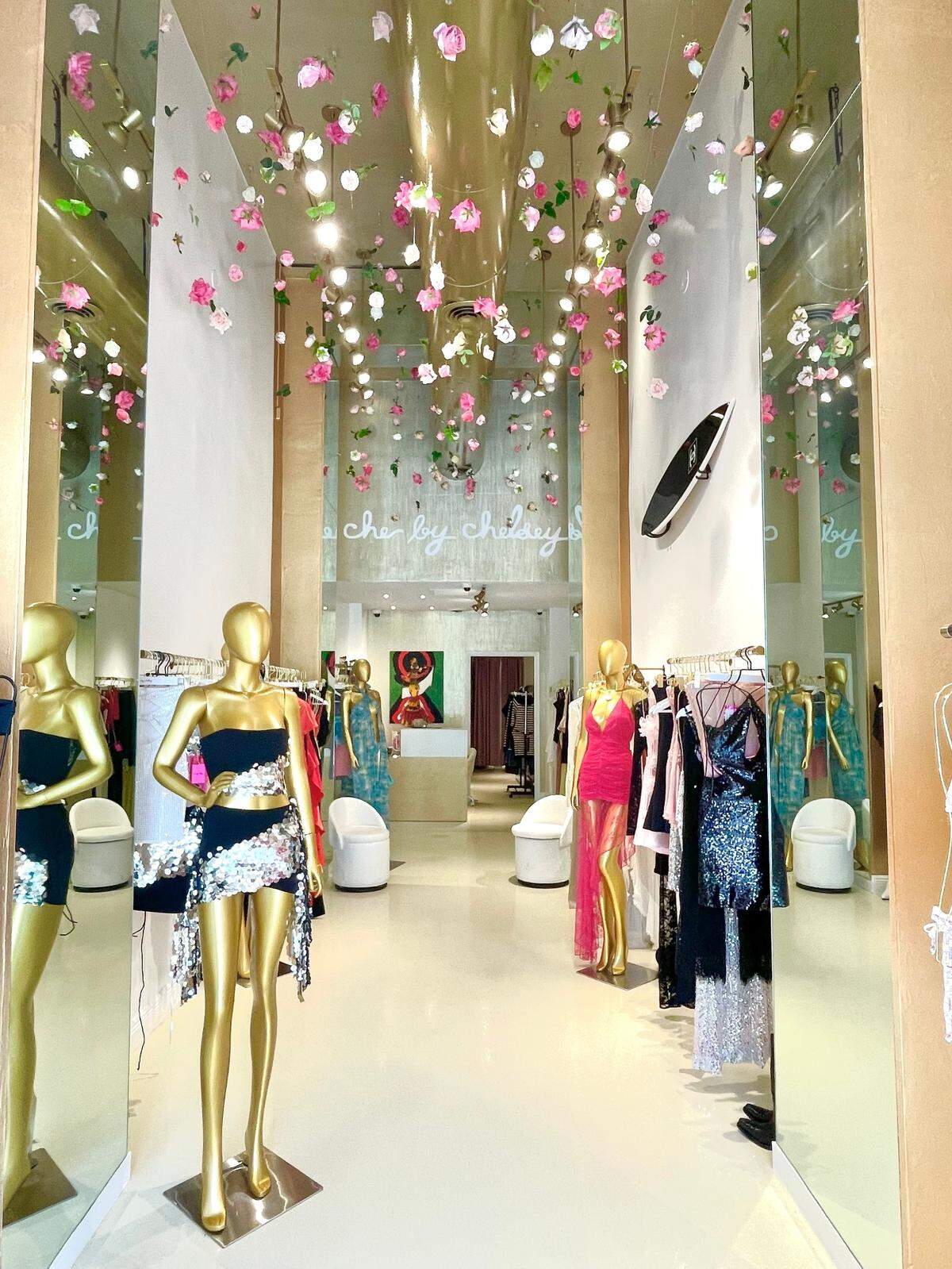 Boutique Ché by Chelsey en Lincoln Road.  El emblemático paseo peatonal de Miami Beach, vive un renacimiento vibrante que lo convierte en parada obligada este verano. 