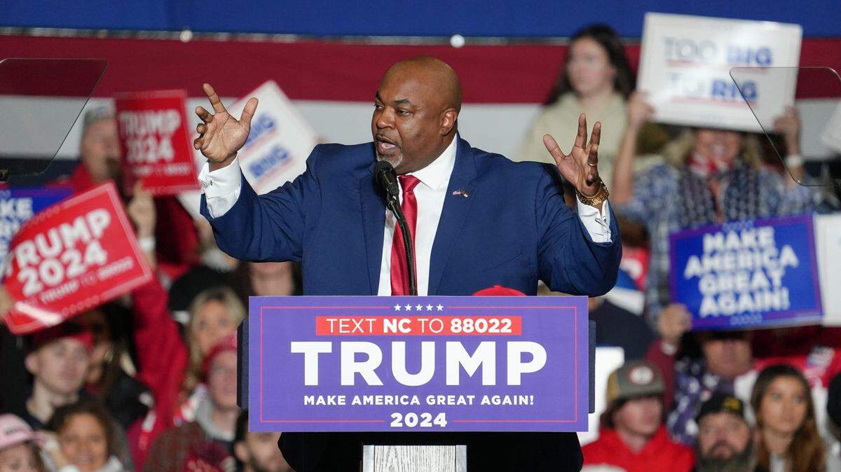 El vicegobernador de Carolina del Norte, Mark Robinson, habla durante un mitin del candidato presidencial republicano Donald Trump el 2 de marzo de 2024 en Greensboro, Carolina del Norte.