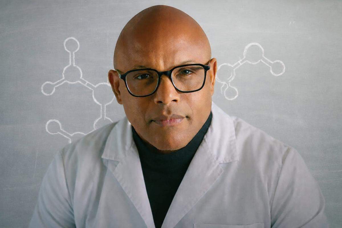 El Dr. Luis Montel es especialista en medicina deportiva, traumatología, estética, nutrición y antienvejecimiento. Autor del libro “Los tres reinos de la longevidad: sexo, alimentación y estilos de vida”. www.DrLuisMontel.com.