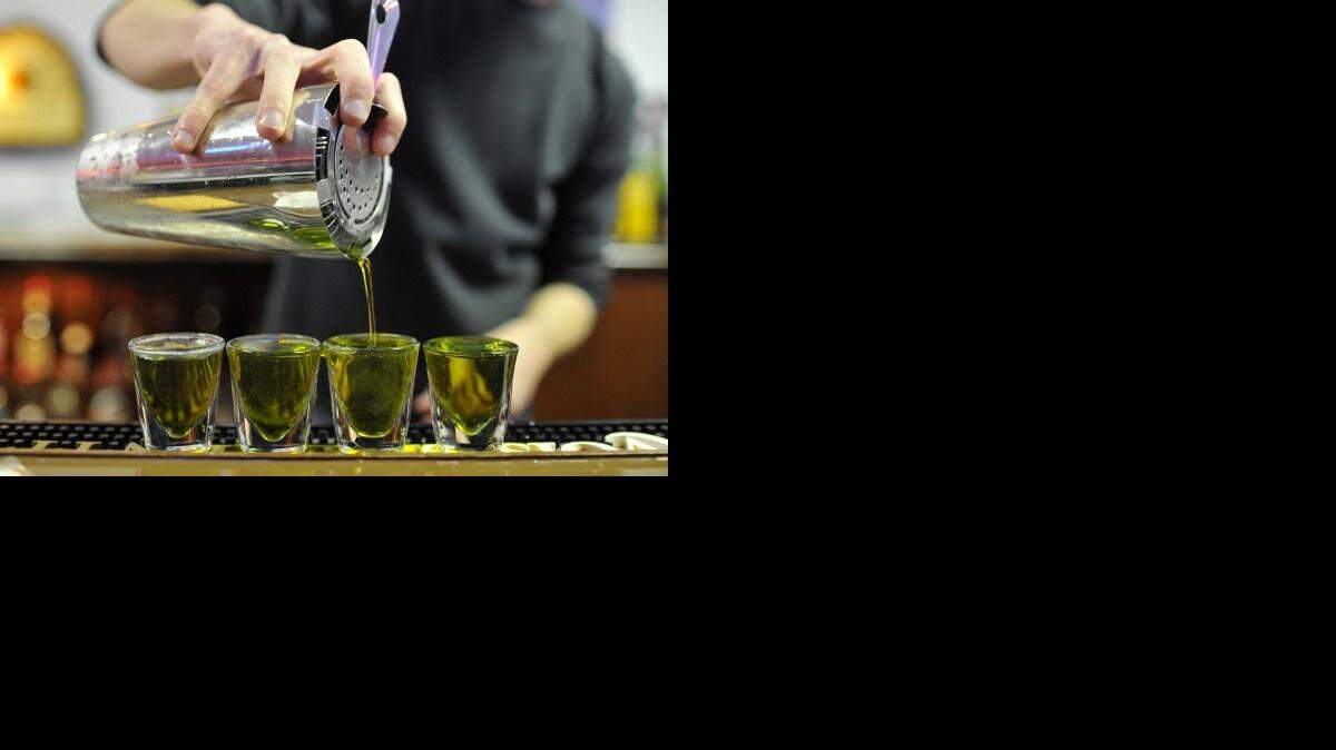 La hidratación es una de las cosas más importantes para prevenir una resaca.