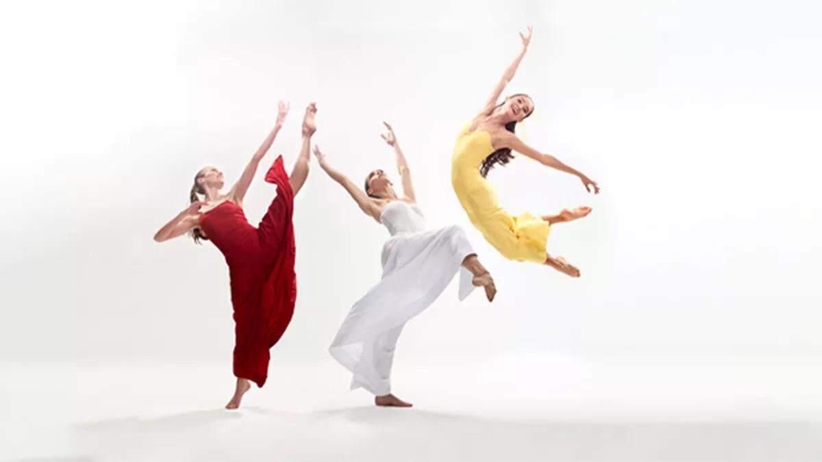 Nicole Stalker, Adrienne Carter y Mayumi Enokibara en “Diversion of Angels”, una de las pocas obras de Martha Graham “apropiadas para ser interpretadas por bailarines de ballet” según Lourdes López, directora artística de MCB.