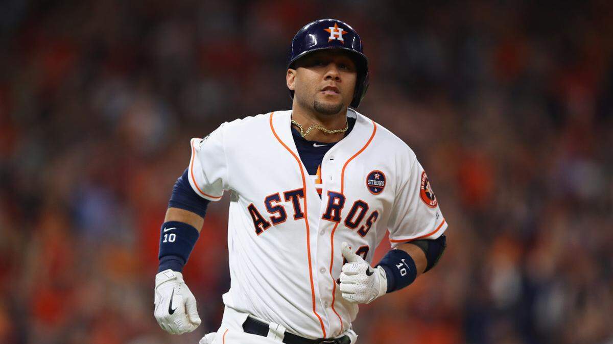 Yulieski Gurriel no puede entrar en Cuba. El pelotero más visible de la armada de la mayor de las Antillas en las Mayores y actual campeón de bateo de la Liga Americana no pudo viajar a su país de origen