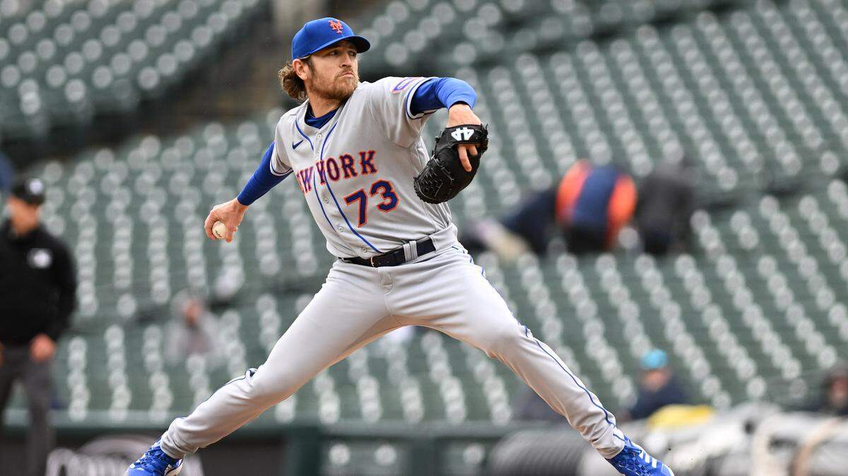 El pitcher de los Mets de Nueva York Jimmy Yacabonis lanza en un partido ante los Tigres, celebrado el 3 de mayo de 2023 en Detroit.
