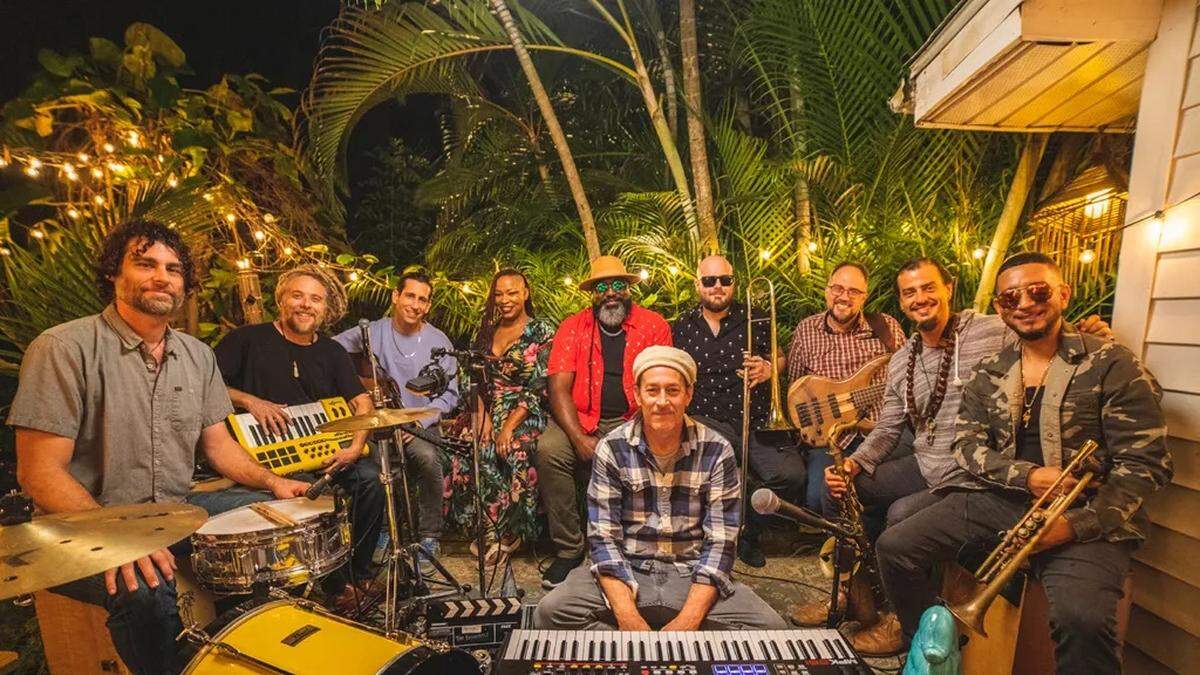Concierto “Live on the Plaza” con The Resolvers en el Adrienne Arsht Center.