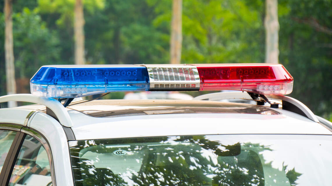 Hombre se atrinchera en un edificio de Miami y termina en el hospital