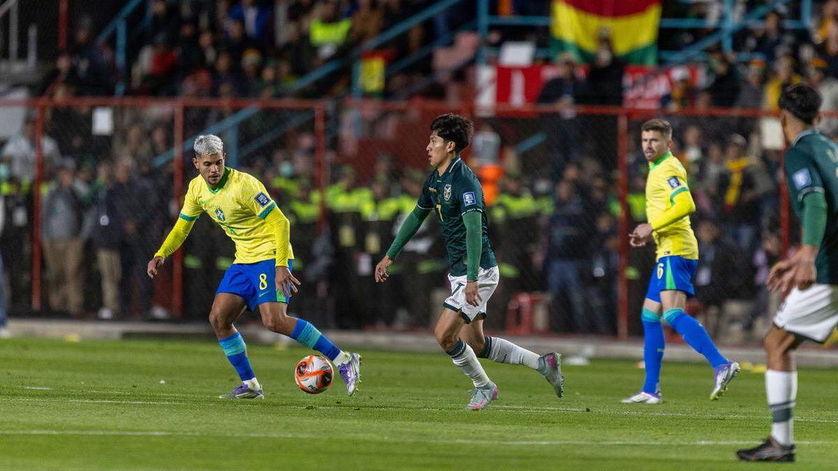 Con un gol de Miguel Terceros (centro) Bolivia derrotó el martes 1-0 a Brasil en los 4,150 metros sobre el nivel del mar de El Alto y avanzó a la repesca del Mundial 2026.