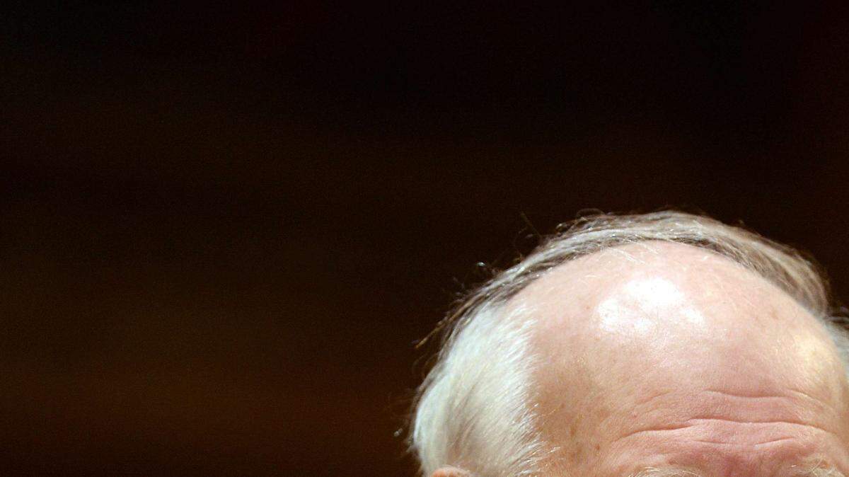 Angus Deaton, el economista británico-estadounidense, da una conferencia de prensa tras ganar el Premio Nobel de Economía, el lunes 12 de octubre, en Princeton, Nueva Jersey.