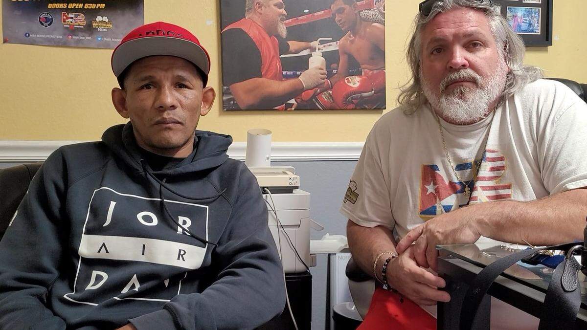 Ismael Barroso tiene la paciencia del que todo lo espera. El venezolano junto con su entrenador Osmiri Fernández.