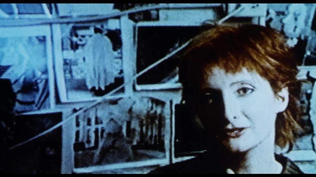 El Coral Gables Art Cinema presenta ‘I’ve Heard the Mermaids Singing’ (1987) de la directora Patricia Rozema con Sheila McCarthy, Paule Baillargeon y Ann-Marie MacDonald.