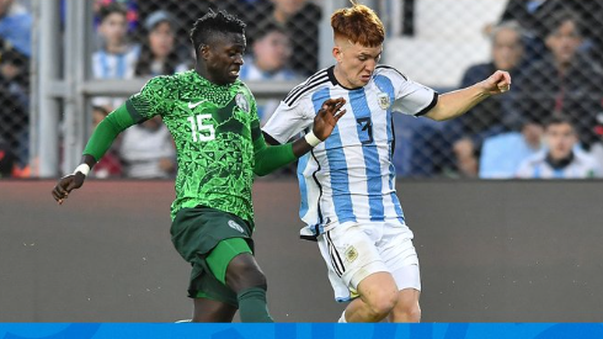 Nigeria le mostró la puerta de salida del Mundial Sub20 al anfitrión Argentina el miércoles en los octavos de final ql derrotarlos 2-0, mientras que Italia superó 2-1 a Inglaterra y avanzó a la siguiente ronda.