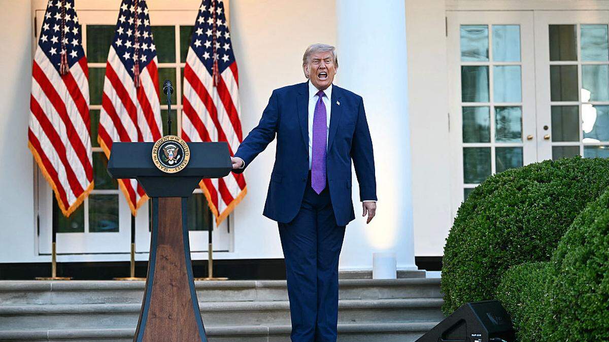 El presidente de Estados Unidos, Donald Trump, habla durante una cena del “Rose Garden Club” en honor a la Semana de la Policía en la Casa Blanca, en Washington, DC, el lunes 11 de mayo de 2026.