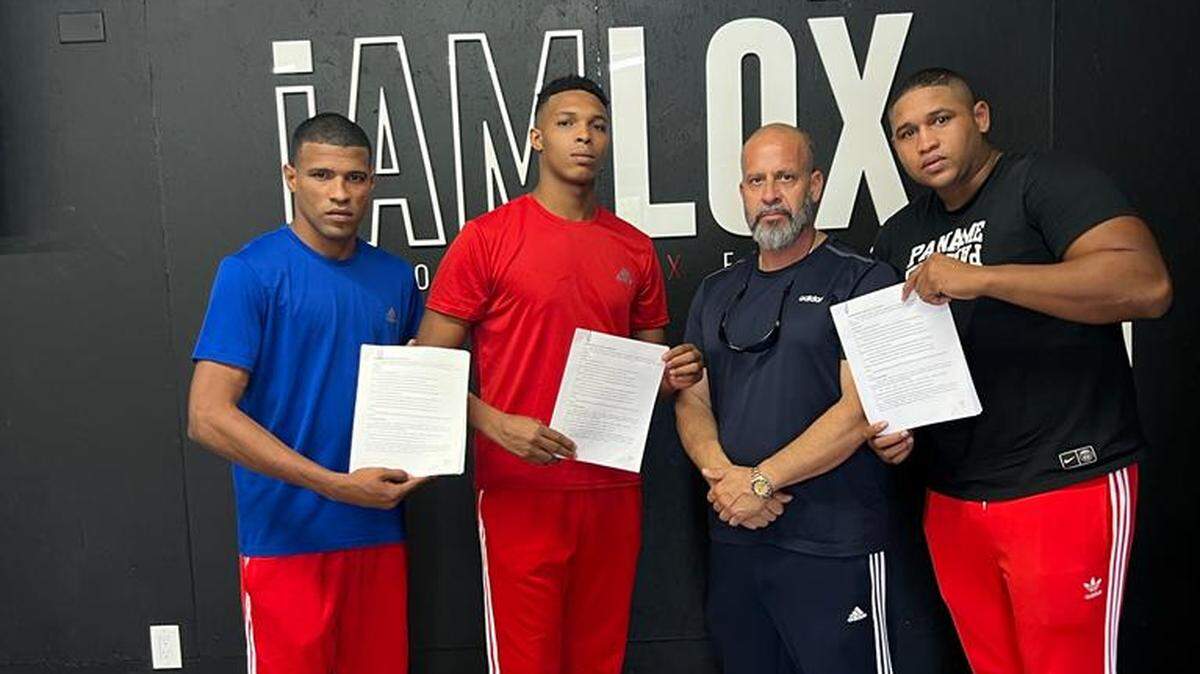 YORDAN BARRERA, Fernando Cuza y Nestor Santana (izq. a der.) junto al promotor Henry Rivalta.