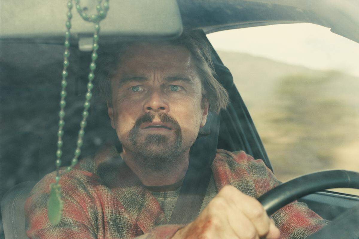En Coral Gables Art Cinema ‘One Battle After Another’ (2025), historia sigue a un revolucionario fracasado, con las actuaciones de Leonardo DiCaprio, Sean Penn y Regina Hall.  