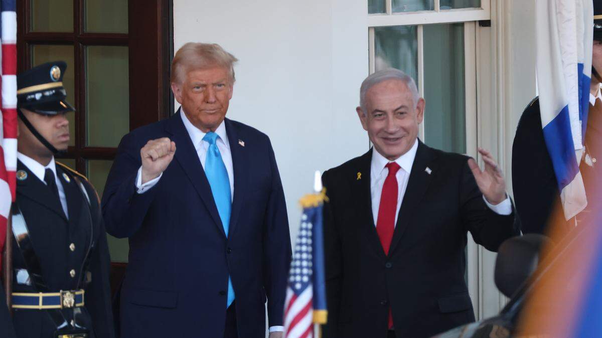 Foto de archivo. El presidente de Estados Unidos Donald Trump recibe al primer ministro de Israel Benjamin Netanyahu, el 4 de febrero de 2025 en la Casa Blanca, Washington, D.C.