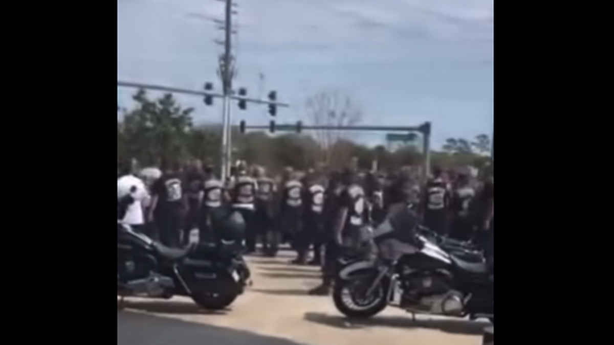 La pelea coincidió con el último fin de semana de la 84.ª Semana Anual de la Motocicleta de Daytona Beach, que se llevó a cabo a unas 15 millas al norte en Daytona Beach. Captura de video de Instagram de What’s Shady In Daytona.