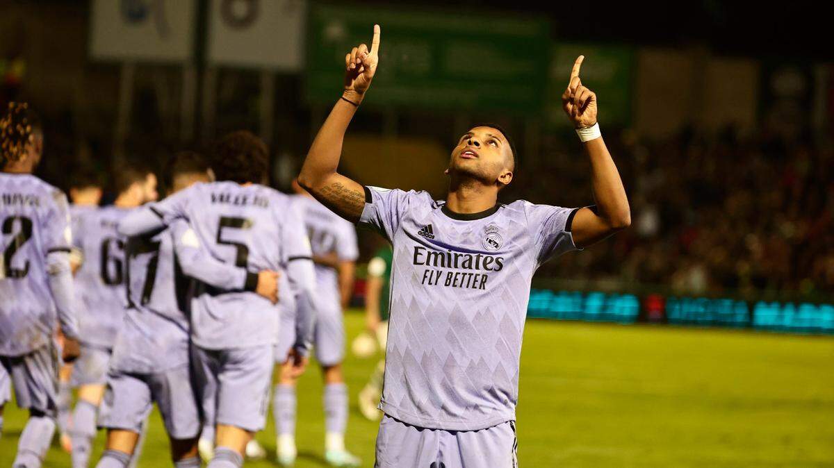 Rodrygo anotó en la segunda mitad y celebró honrando al fallecido Pelé y el Real Madrid superó el martes por 1-0 al Cacereño, de la cuarta división, para avanzar a los octavos de final de la Copa del Rey.