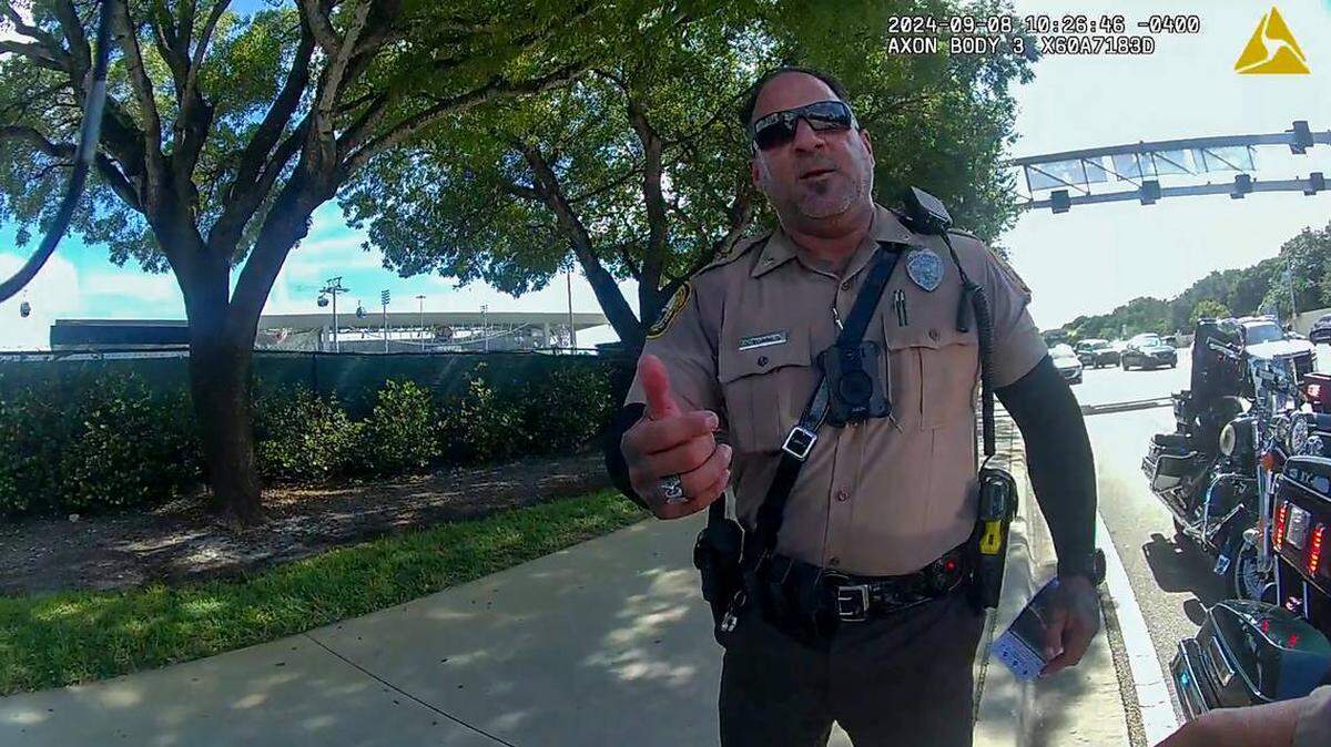 La policía de Miami-Dade identificó a Danny Torres, como el agente que esposó al jugador Tyreek Hill. Torres ha tenido problemas disciplinarios en sus 27 años de carrera.