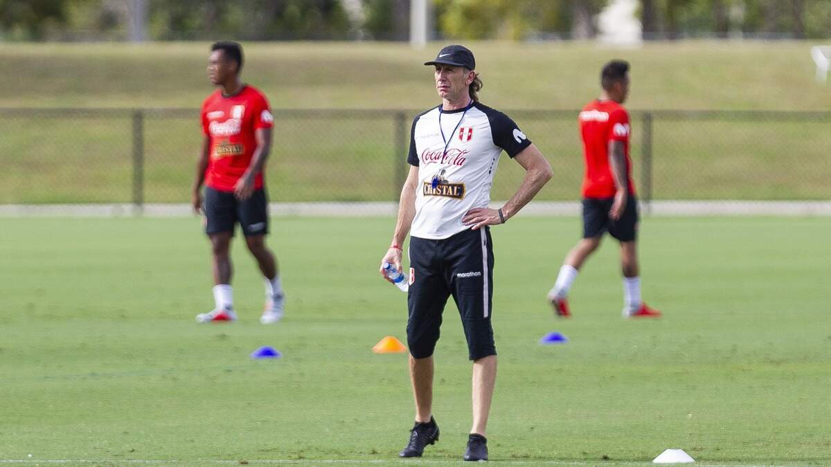 A las órdenes del técnico Ricardo Gareca los jugadores de la selección de Perú se entrenaron este 9 de octubre en la cancha de Central Broward Regional Park, en Lauderhill, Florida, con vistas al partido contra Chile.