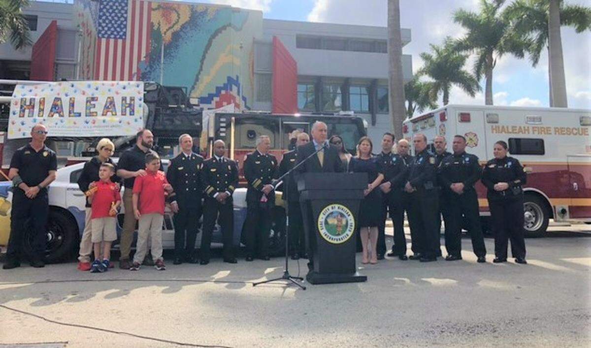 La alcaldía de Hialeah, Esteban Bovo Jr, promueve la educación comunitaria sobre el autismo