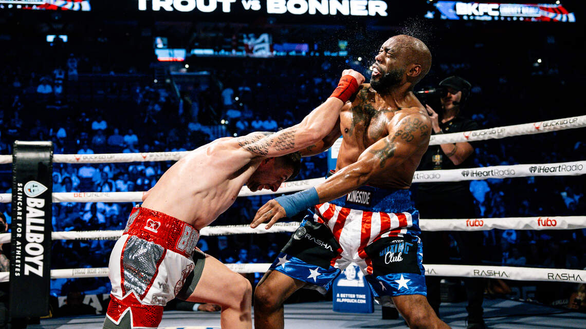 Británico empaña Independencia de Estados Unidos con nocaut sobre excampeón mundial de BKFC