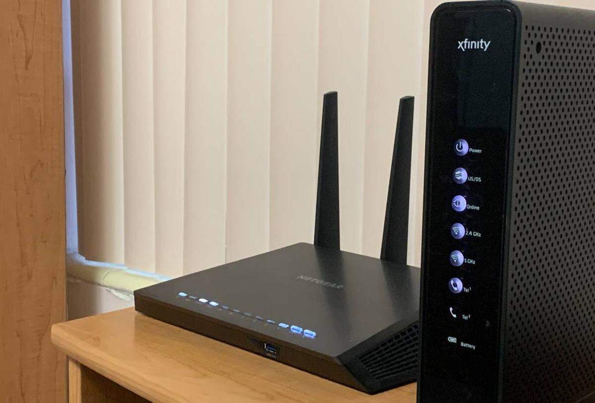 Clientes nuevos y existentes de Comcast pueden solicitar que se entreguen los equipos en su puerta y pueden consultar la página de YouTube de la compañía para obtener tutoriales sobre cómo configurar su WiFi en el hogar y consejos para la solución de problemas para varios dispositivos. 