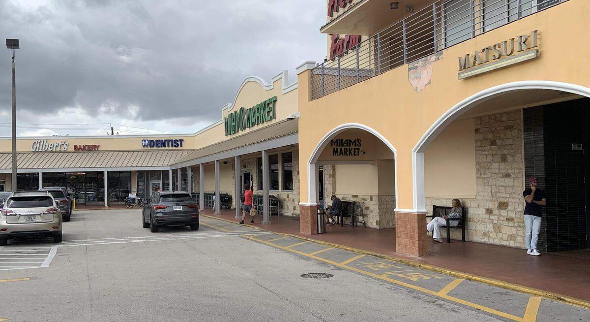 Entre otros negocios, la panadería Gilbert’s, el supermercado Milam’s y el restaurante japonés Matsuri, ubicados en el centro comercial Red Bird, en la intersección de Red Road y Bird Road, no pasaron la inspección el 4 de noviembre.