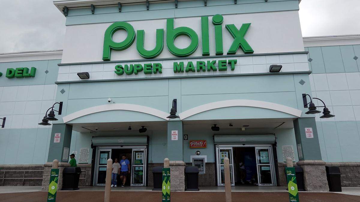 La entrada de un supermercado Publix el 30 de julio de 2024 en Miami, Florida. 