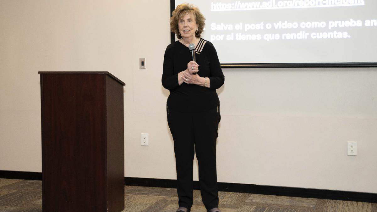 Suly Chenkin, sobreviviente del Holocausto, ofrece conferencias y presentaciones en las que comparte su testimonio de vida y alerta sobre el peligro de la discriminación.