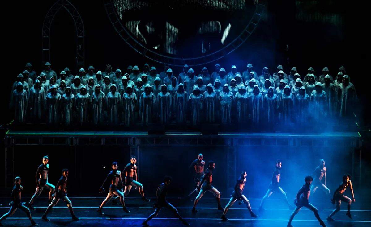 Puesta en escena de ‘Carmina Burana’ por La Fura dels Baus en Fillmore Miami Beach.