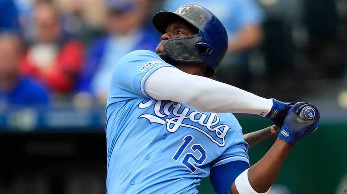 orge Soler disparó un par de cuadrangulares en una derrota de los Reales para quebrar un empate en la cima de ese departamento con Mike Trout y perfilarse como el Rey del Jonrón de la Liga Americana en el 2019.