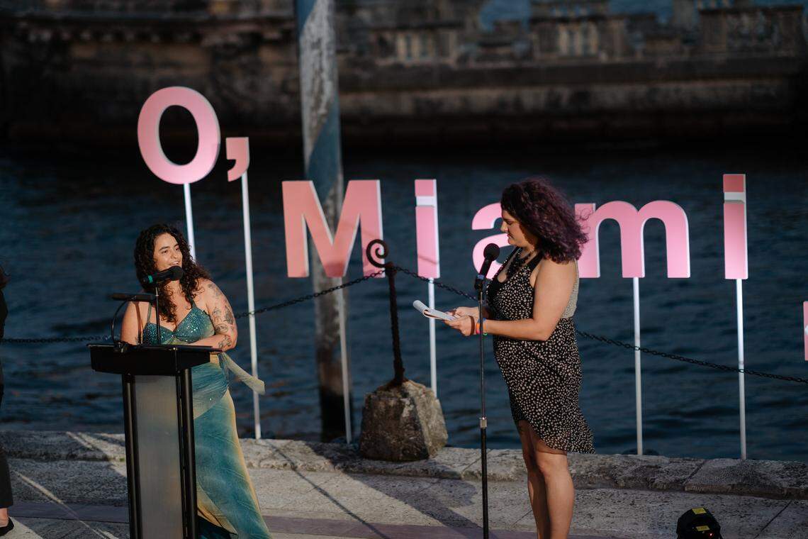 ‘O, Miami’, festival de poesía lleva versos a espacios inesperados.