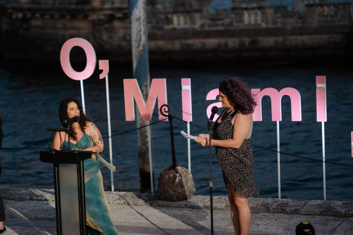 ‘O, Miami’, festival de poesía lleva versos a espacios inesperados.