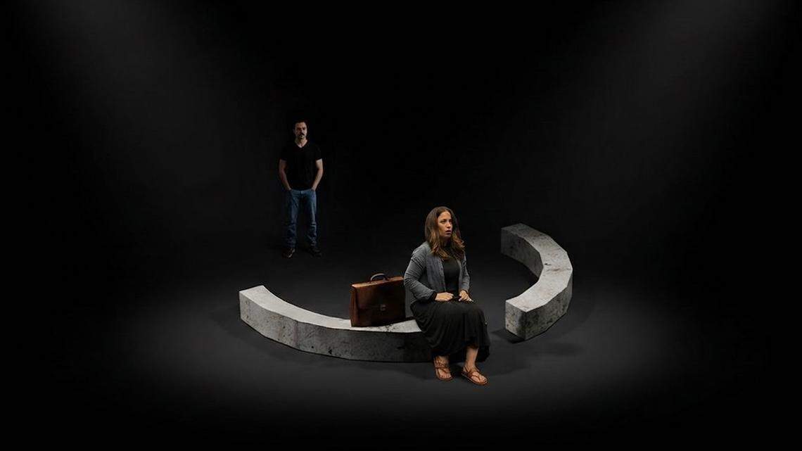 Los actores Laura Ramos y Daniel Romero interpretan a Ella y El Autor en “Variaciones para un tema insignificante”.