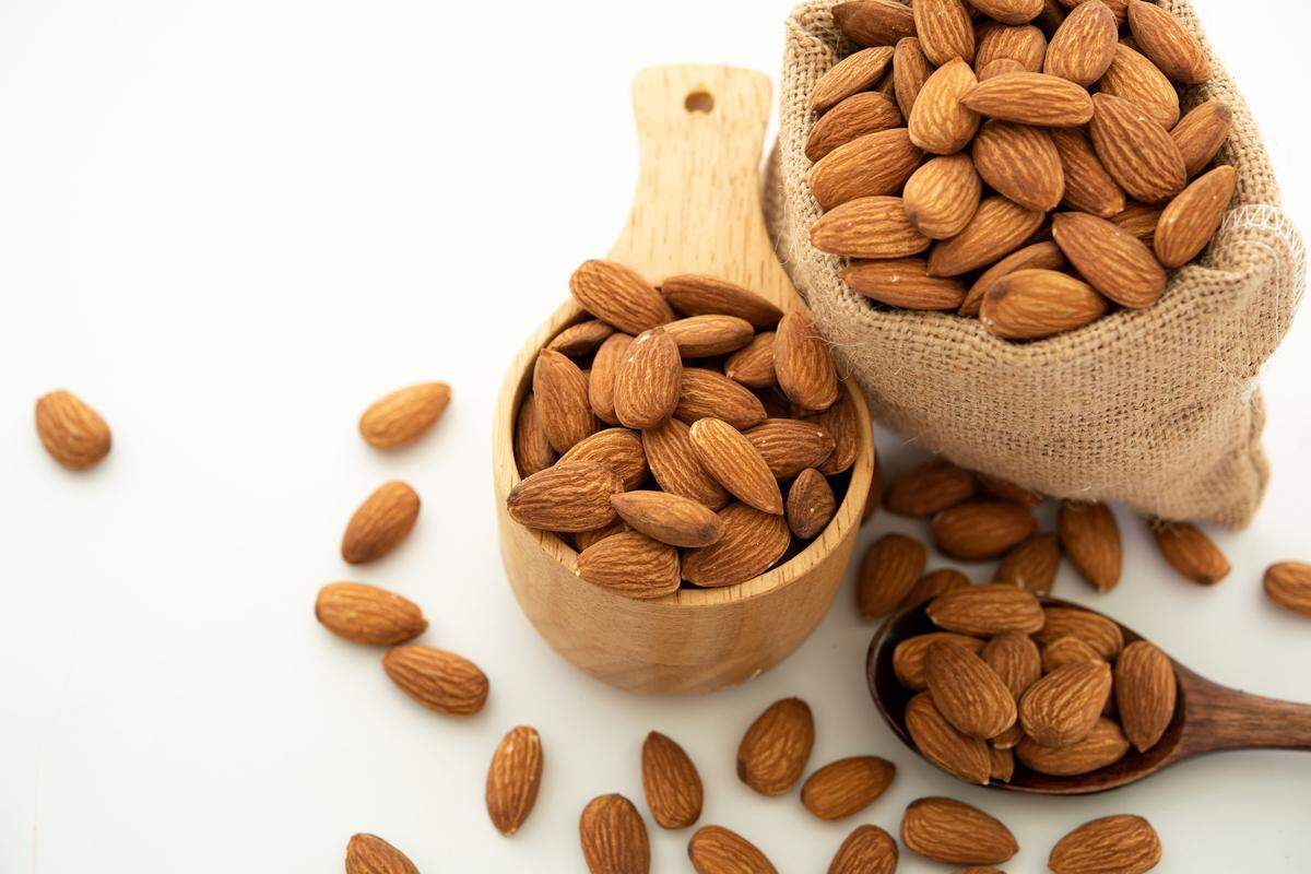 Almendras, ricas en magnesio, ayudan a relajar la mente y el cuerpo.