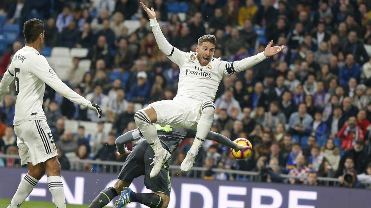 Sergio Ramos salta en una jugada del partido entre Real Madrid y la Real Sociedad, el 6 de enero de 2019 en Madrid.
