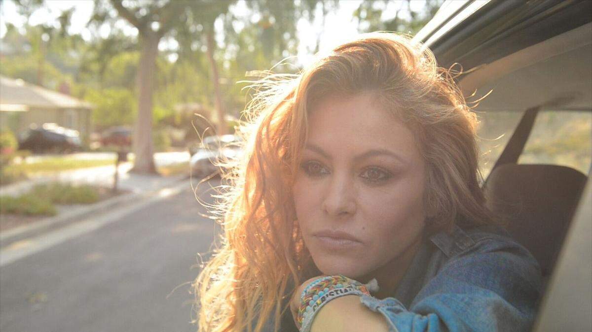 Paulina Rubio se sumó a las celebridades hispanas que apoyan el cuidado de los animales.