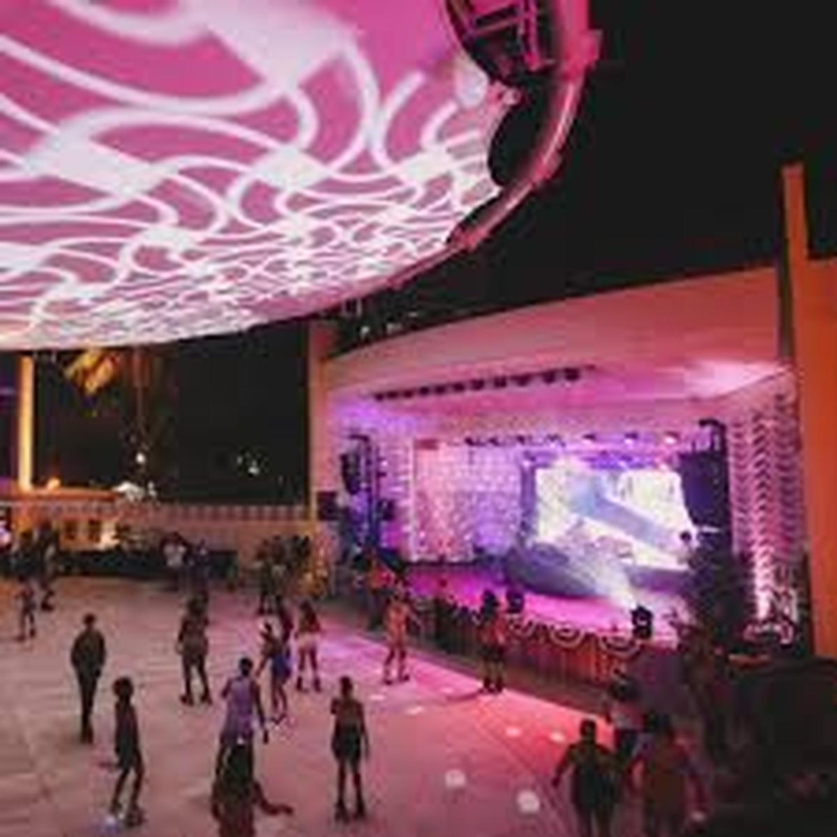 Miami Beach Family Day: Un día de diversión para toda la familia incluyendo una pista de roller disco en el Miami Beach Bandshell.