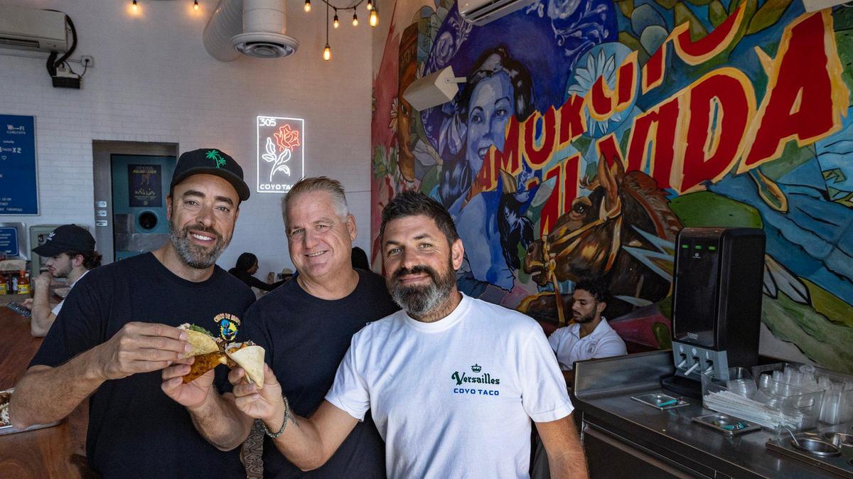 Los cofundadores y propietarios de Coyo Taco, Sven Vogtland, el chef Scott Linquist y Alan Drummond, celebran el décimo aniversario del restaurante de Wynwood.