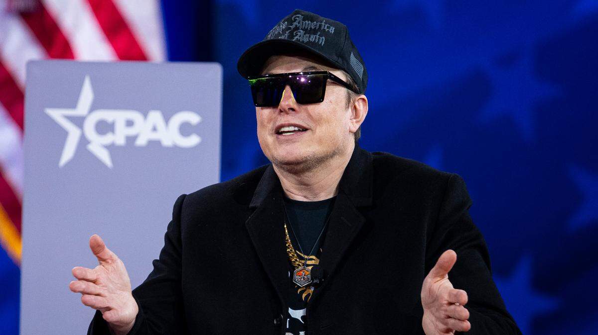 Elon Musk atacó el jueves a Volodimir Zelenski diciendo que es un presidente “despreciado” por los ucranianos, y dio la razón a Donald Trump por dejarlo fuera de las negociaciones emprendidas con Rusia para poner fin a la guerra en Ucrania.