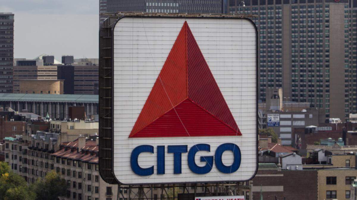 Un letrero de Citgo frente a la Prudential Tower en el horizonte de Boston el 7 de octubre de 2014.